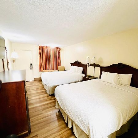 Knights Inn Point South Йемасий Екстериор снимка
