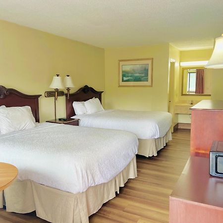 Knights Inn Point South Йемасий Екстериор снимка