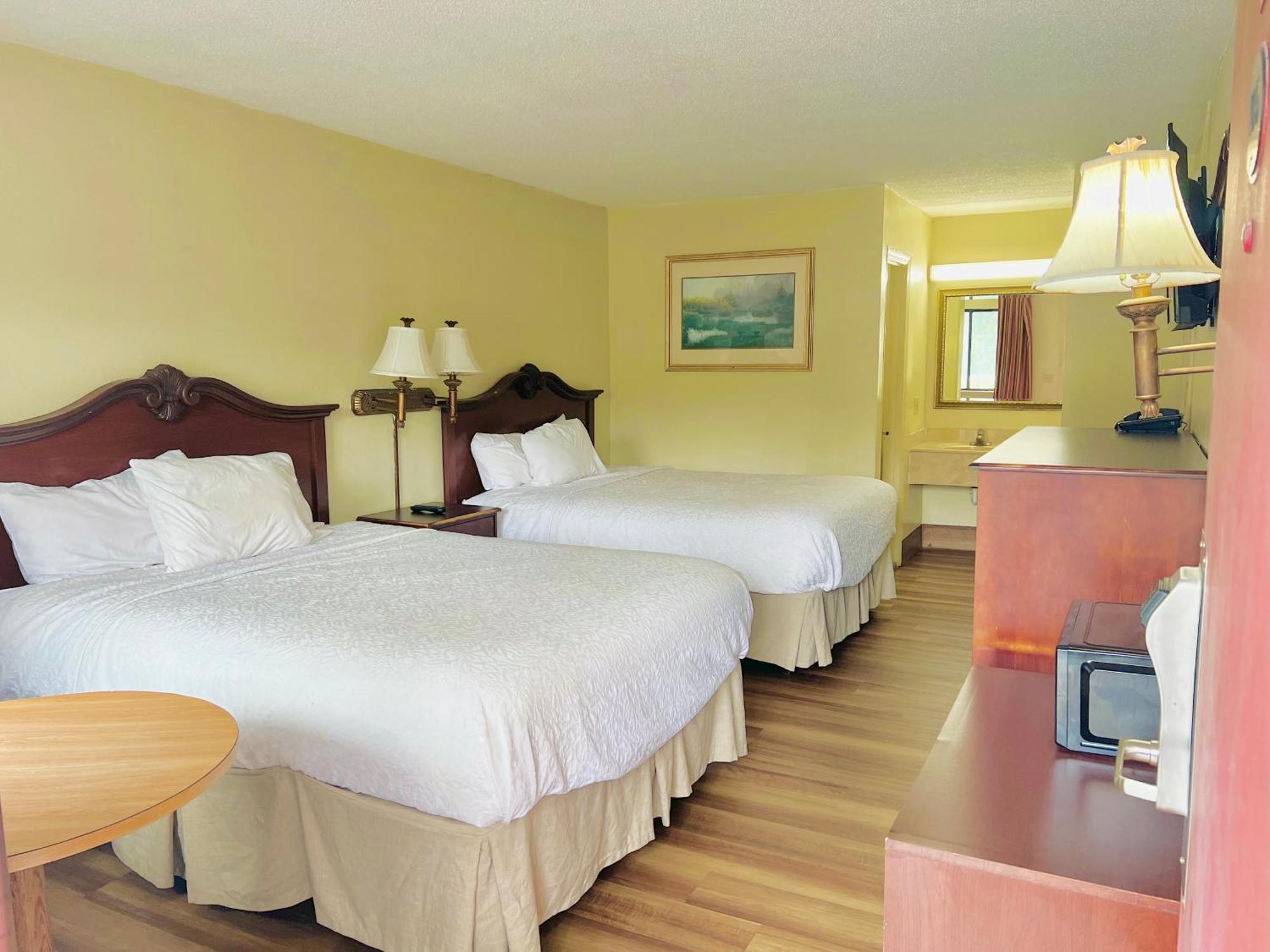 Knights Inn Point South Йемасий Екстериор снимка