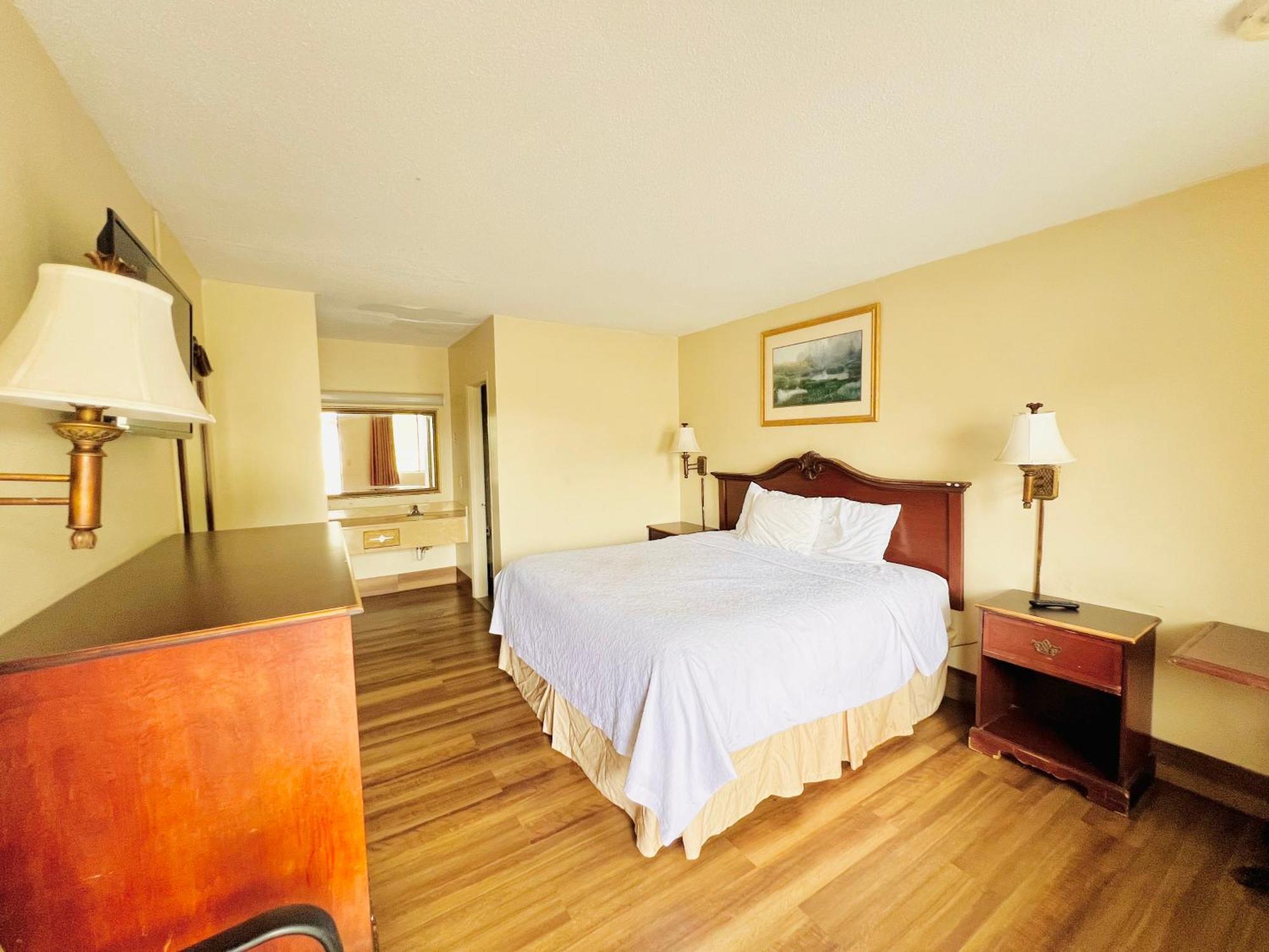 Knights Inn Point South Йемасий Екстериор снимка