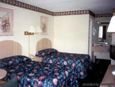 Knights Inn Point South Йемасий Екстериор снимка